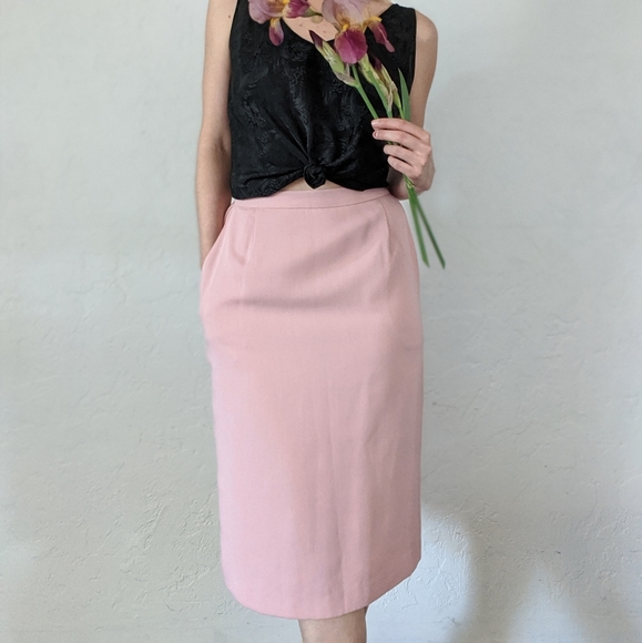 90s Pink pencil skirt. - Picture 2 of 4